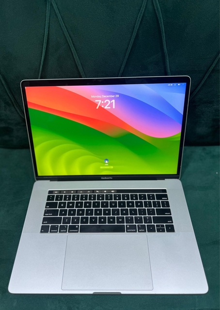 MacBook Air 2019 13-inch Intel Core i5 8gb 