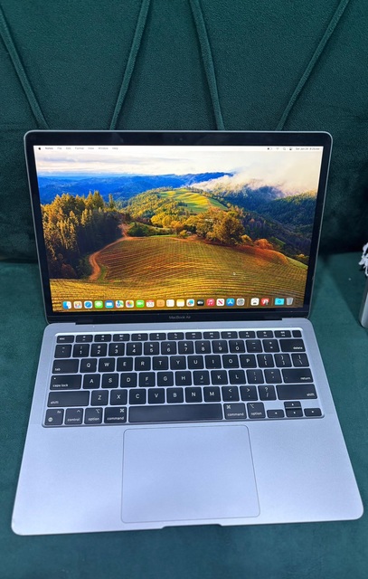 MacBook Air 2020 13” Apple M1 Chip 8gb